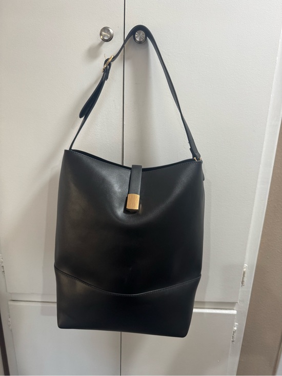 Old Navy Handbags - Old Navy Black Shoulder Hobo with Gold Accent